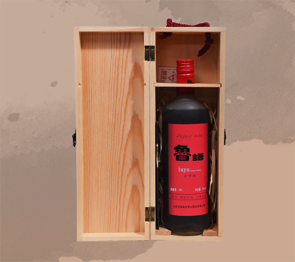 13、鲁语红枣酒木盒磨砂瓶700ml52度-1